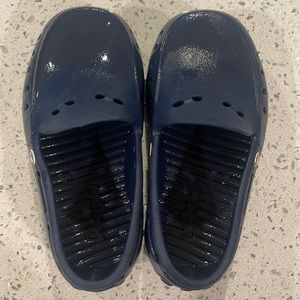 People navy blue girls slip ons